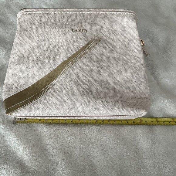 La Mer Off White Kiss Lock Hinged Zip Top Close Makeup Bag NWOT Faux Leather - Picture 7 of 9